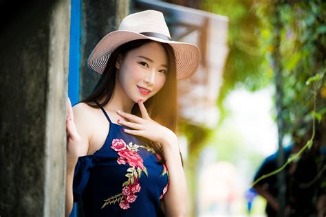 883207 4k Vietnamese Asian Bokeh Brunette Girl Hands Hat Glance Rare Gallery Hd Wallpapers