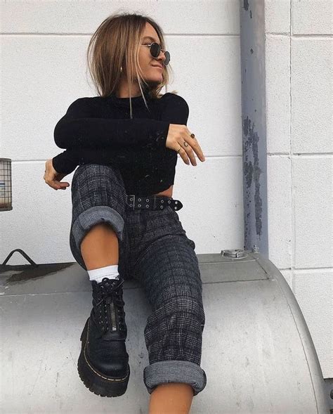 Jolie Look Avec Une Robe Et Des Bottines Fashion Inspo Outfits Cute Casual Outfits Edgy Outfits