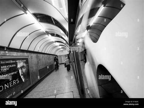 A Tunnel In The London Underground England Uk Stock Photo Alamy