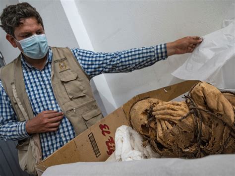 archaeologists are “astounded” by the discovery of an 800 year old mummy in peru