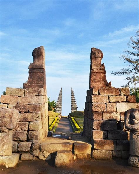 Harga tiket masuk untuk para wisatawan lokal pemandian candi umbul. Candi Cetho Karanganyar, Lokasi dan Tiket Masuk