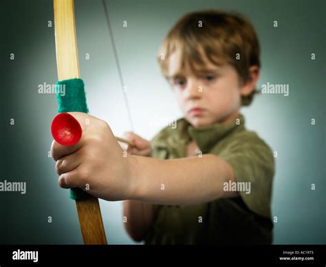 Robin Hood Bow Arrow Hi Res Stock Photography And Images Alamy