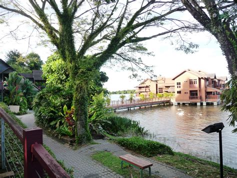Bukit merah laketown resort offers a variety of accommodation all at one location. Simply Here And There.....: Bukit Merah Laketown Resort