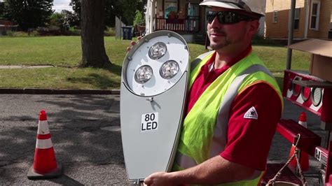 Toledo Edison Installs New Led Streetlights In Toledo Neighborhoods