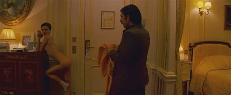 Naked Natalie Portman In Hotel Chevalier