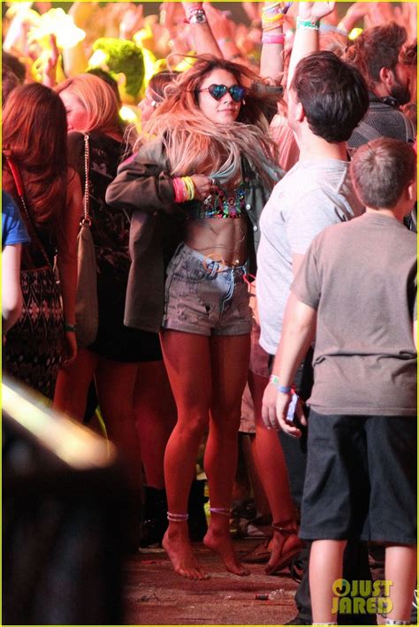 Vanessa Hudgens Sees Hearts While Dancing At Coachella Photo 3095747