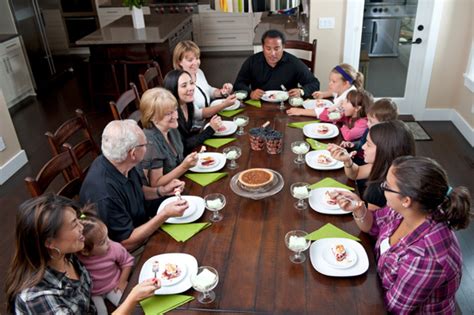 There are well over 250 cheap meals for large families and large family dinner recipes & ideas represented in this post now! Big family Thanksgiving dinner on a budget - SheKnows