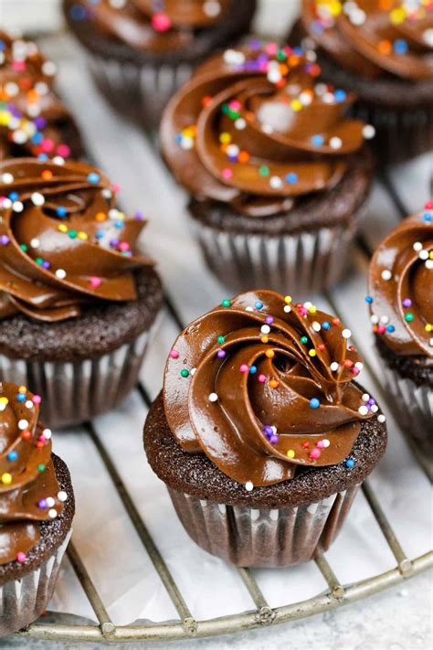 Mini Chocolate Cupcakes W Chocolate Buttercream Chelsweets