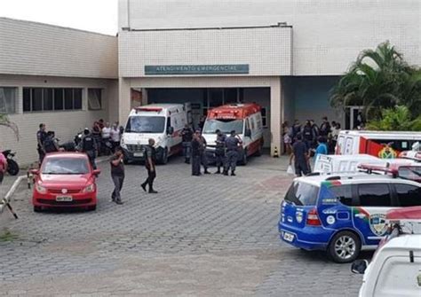 Cachorro chora e tenta ressuscitar irmão em manaus. Saiba a verdade sobre morte de PM baleado em Manaus ...