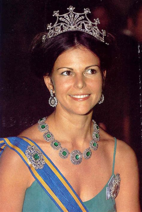 Utbildning drottningen tog studenten 1963 i tyskland. #Swedish Royal Family #Queen Silvia #Tiara | Royal crowns ...