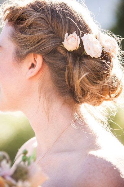 Top 16 Messy Updo Bridal Hairstyle Design With Flower