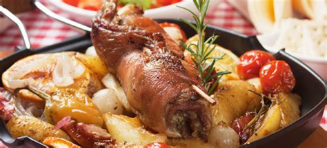 Realizzati con carne o pesce, sono ideali da cucinare quando si ha poco tempo, ma non si vuole rinunciare al gusto. Ricetta Involtini di carne con patate, pomodorini e ...