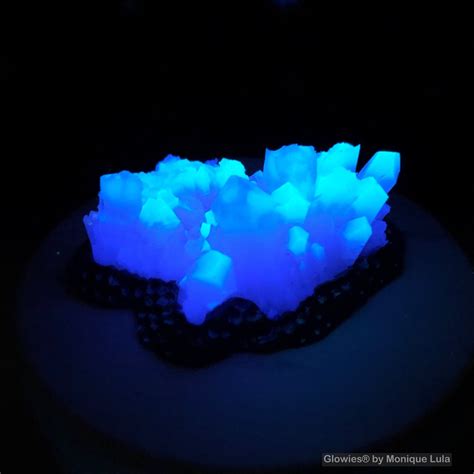 Glow In The Dark Crystal Skulptur 7 Etsy