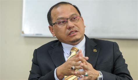 Health authorities want to achieve malaysia is expected to receive the pfizer vaccine under the first phase by the end of february, says. Govt hopes volunteer group spurs Phase 2 Covid-19 vaccine ...