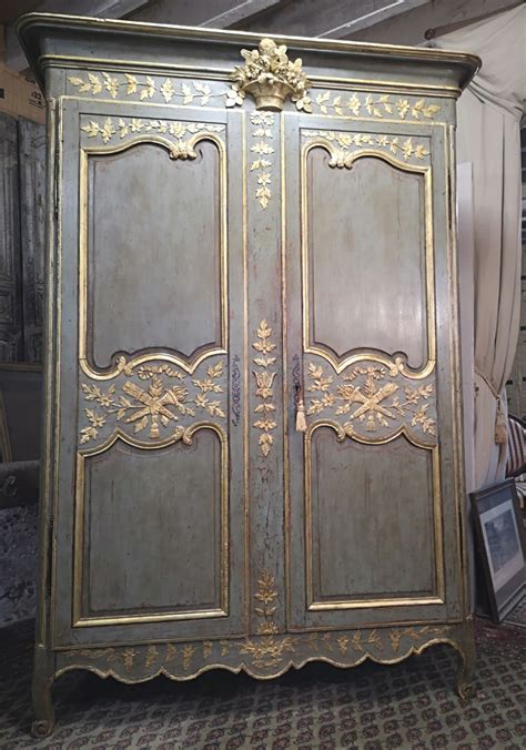Armoire Normande Epoque Louis XVI Peinte En Gris Et Doré - armoires