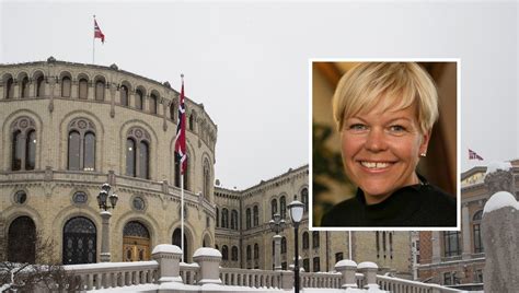 Her sammen med partileder jonas gahr støre i 2017. Politikk, Reiseregninger | Hege Haukeland Liadal trekker ...