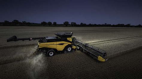 New Holland Previews The Cr11 The Next Generation Flagship Combine