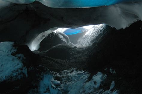 Volcanic Ice Caves On Antarctica May Host Complex Life Ars Technica