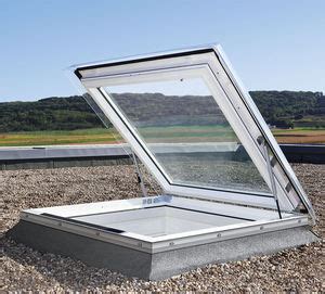 Premetto che penso siano stati installati almeno 40 anni fa circa, sono velux. Lucernari per tetti piani VELUX - Tutti i prodotti su ...