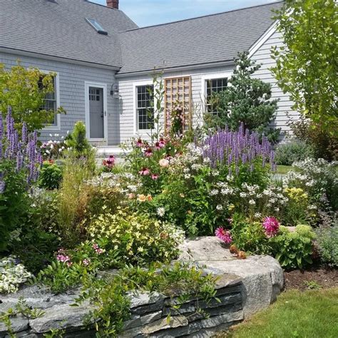10 Front Yard Landscaping Ideas New England