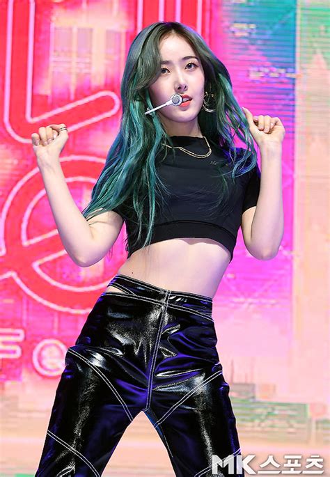 2021년 1/2 지남 ㅋㅋㅋㅋ 2: 여자친구 신비, 섹시한 복근 MK포토 - MK스포츠