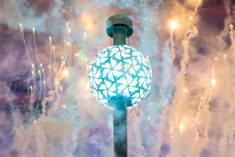 Introducir 65 Imagen What Chanel Is The Ball Drop Institutosembrador