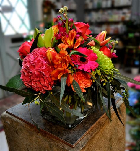We offer expedited same day delivery on our flowers, plants, and gifts as long as you order by 2 p.m. Send K002 Bright Summer Cube Arrangement flowers in Park ...