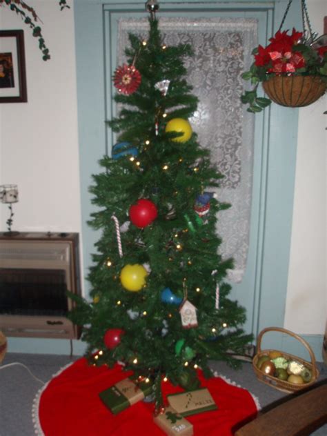 4 tips for keeping your cat out of your christmas tree. Keeping Cats Out of the Christmas Tree | ThriftyFun