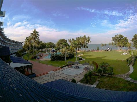 Desaru golden beach hotel is located at malaysia, johor, bandar penawar, tanjung penawar kota tinggi. Room with breakfast at Tunamaya Beach & Spa Resort ...