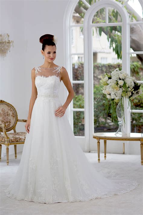 Stai cercando abiti eleganti in offerta? Abiti Eleganti Roma Eur / Collezione Luna - Abiti da Sposa ...