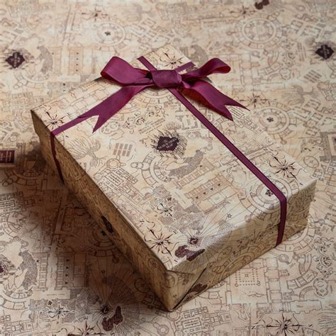 [MinaLima] - Découvrez le papier cadeau Harry Potter ! - Les Gryffondors
