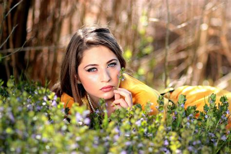 無料画像 自然 森林 人 工場 女の子 女性 草原 太陽光 花 ポートレート モデル 春 秋 黄 ブロンド フローラ シーズン フラワーズ 眼 美しさ