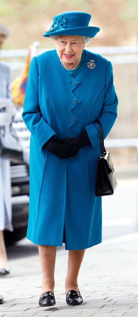 Queen Elizabeths Best Style Moments Over The Years Queen Elizabeth