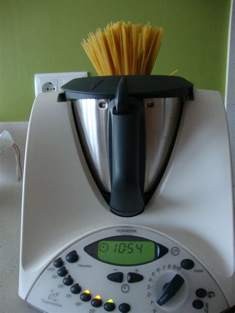 La pasta carbonara es una preparación típica de la cocina italiana. cocinar entre libros: Espaguetis a la carbonara