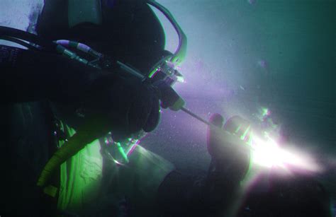 From the above answer, you can see that what underwater welders make vary from so, having three years' experience in underwater welding can place you above beginners, even within the same company. Blog Tugas Kuliah Pipa Bawah Laut (KL-4220): Underwater ...