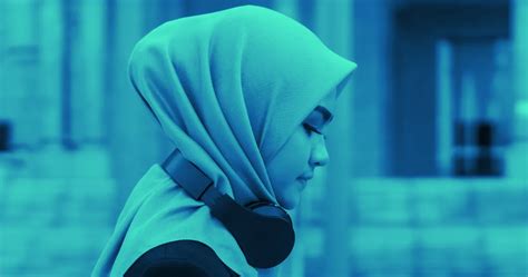 Muslim Girl With Hijab Veil Shows Off Her Big Boobs Movie 4porner