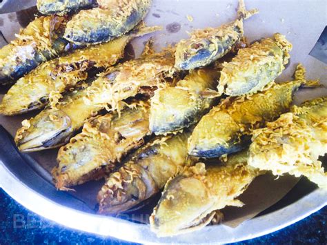 Ikan goreng celup tepung empat ekor ikan pelaling yang segar siap dibersihkan dan disiang. 60 Ekor Udang Celup Tepung RM10 Viral Di Restoran King ...
