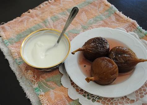 Fresh Figs Poached In Spiced Wine Matzah Ball Spiced Wine Kosher