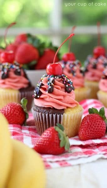Bake until the tops spring back, 20 to 25 minutes for vanilla or chocolate cupcakes, and 18 to 20 minutes for spice. Fun Cupcake Recipes (Collection) - Moms & Munchkins