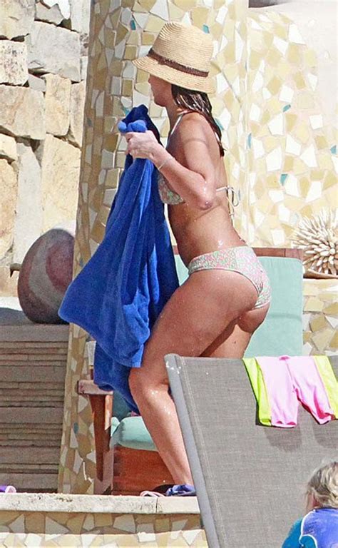 Jessica Alba Very Sexy And Hot Bikini Paparazzi Photos On Pool Porn