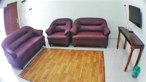 Warna homestay yang lembut dengan latar belakang alam semula jadi penuh kehijauan, dari luar lagi sudah terasa aura kedamaiannya. Residenmas Homestay ( Danial ) di Jalan Semabok, Melaka ...