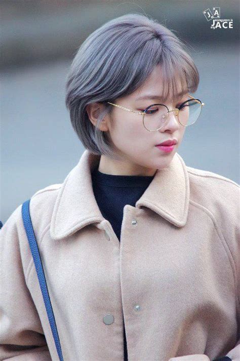 Damn i wanna pull all that hair. jeongyeon short hair - Google Search | Hair styles, Short ...