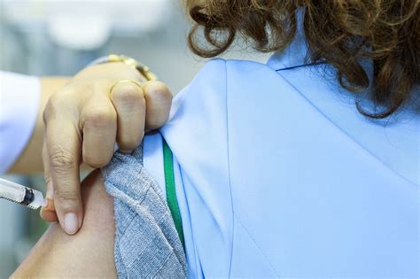 Vaccination med olika vaccin som ges samtidigt eller efter varandra (de. Nu börjar vaccination mot årets influensa - Vaccinationer.se