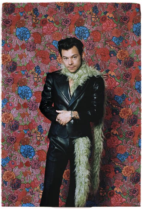 Harry styles rang capital breakfast with roman kemp to discuss his brand new bop, 'lights up', and how he looked so shiny in the music video. Harry Styles Is The Definition Of Golden In Unseen Gucci ...