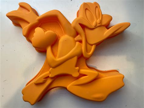 Official Looney Tunes Daffy Duck Silicone Mold Cake Pan Made In Italy