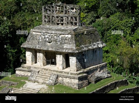 Palenque Pyramid Hi Res Stock Photography And Images Alamy