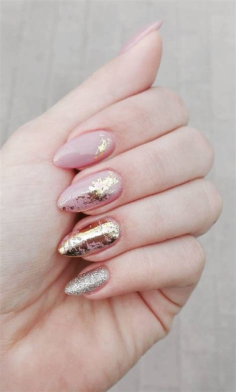 Golden Nails Gold Hands Nails Polish Hd Phone Wallpaper Peakpx