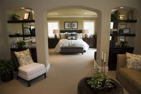 A bedroom should be a place to relax after a long day, so it's no wonder a neutral palette is a popular choice. 50 Professionally Decorated Master Bedroom Designs (Photos)