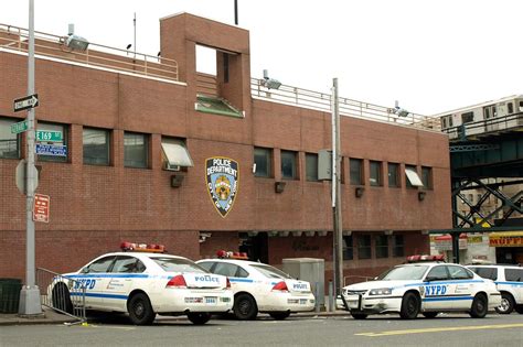 P044 Nypd Police Station Precinct 44 Concourse Bronx New York City Nypd Police Police Cars