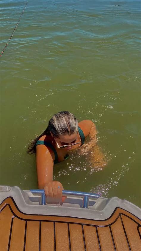 Boat Summer Girl Instagram Idea Poses Wallpaper Pose Vsco Bathing Suit Billabong In 2022